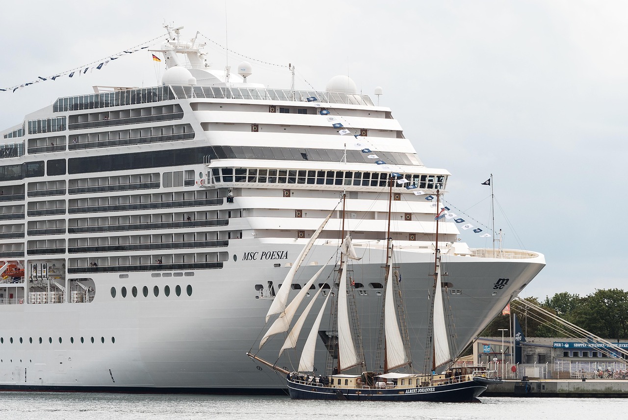 Cruise ship, cruise, vacation — How you can Identify Travel Fraud