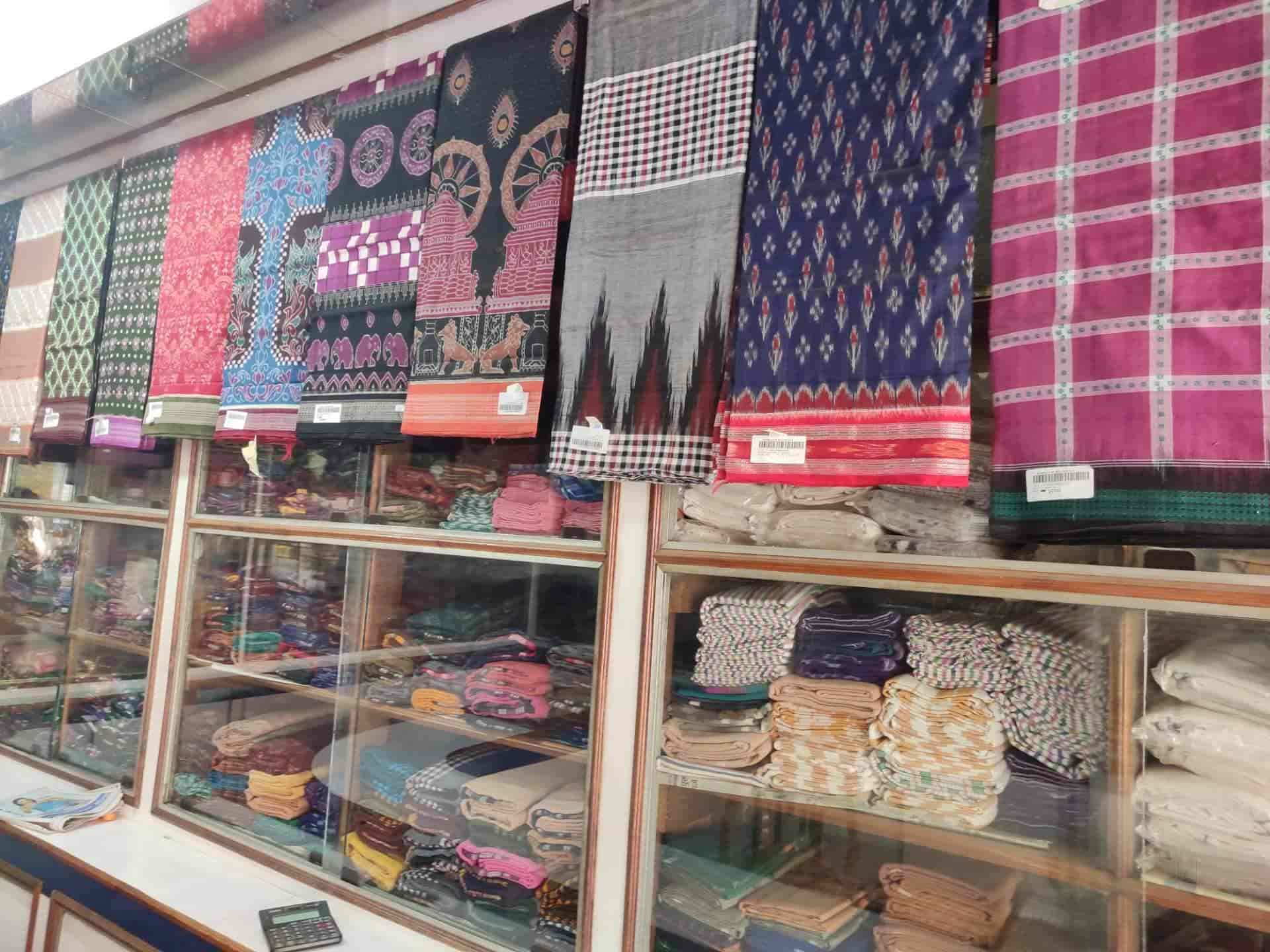 Maheshwar Saree Shopping Guide: Where to Explore Handlooms and Local Markets