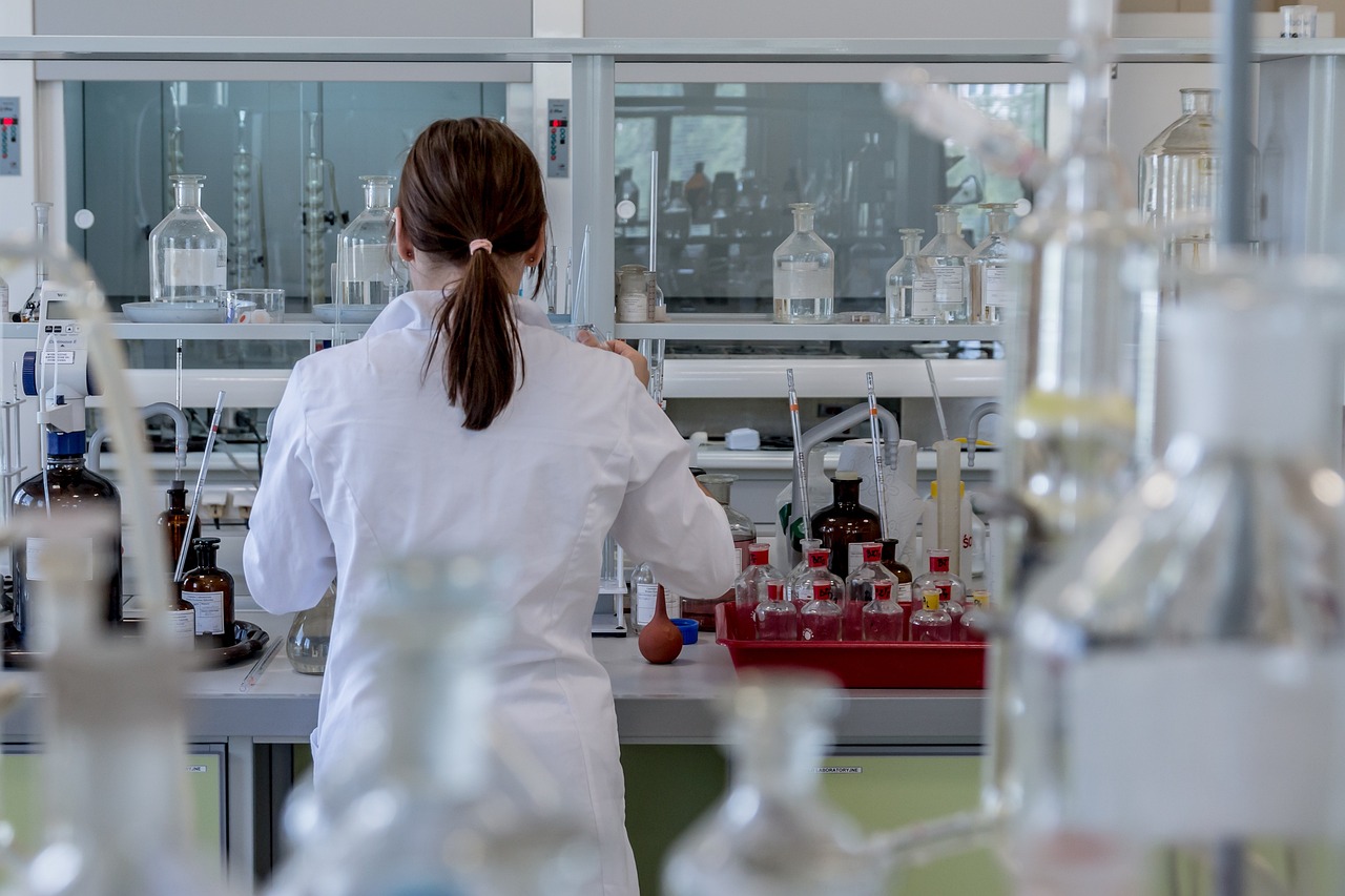 Laboratory, analysis, chemistry — Why Vaping is Safer